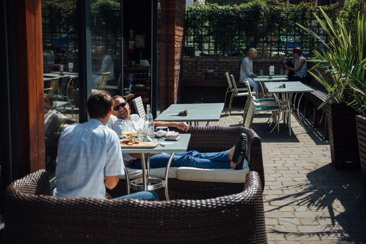 Kings Arms Hotel Бъркхамстед Екстериор снимка